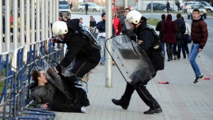 Скопље: 10 људи повређено у нередима