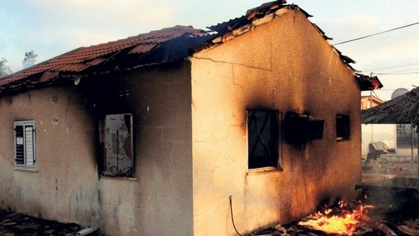 На Косову запалили српску кућу