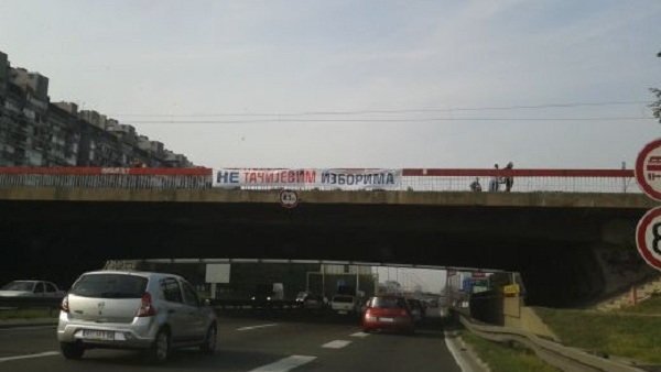 На више места у Београду истакнути транспаренти против шиптарских избора на КиМ