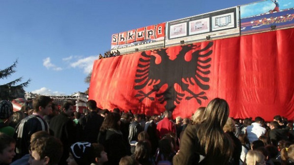 Македонија: Отворен меморијал „Албанска мајка“
