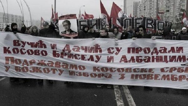 Москва: Учесници “Руског марша“ носили транспарент “Вучић и Дачић су продали Косово Бриселу и Албанцима!“