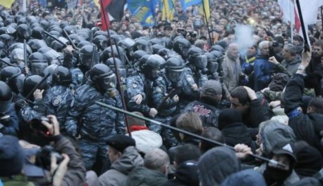 Украјина: Насилне демонстрације у Кијеву против обнављања дијалога са Русијом