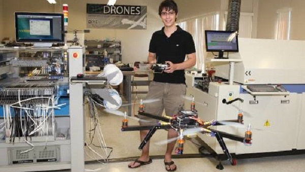 Љубазни дронови (летећи роботи) показиваће људима пут (ВИДЕО)