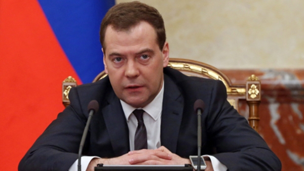 Медведев: Москва озбиљно брине за живот и здравље својих запослених у Украјини
