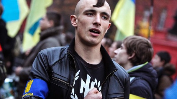 Украјина: Припадници партије „Свобода“ физички малтретирали шефа националне телевизије НТУ и натерали га да поднесе оставку (ВИДЕО)