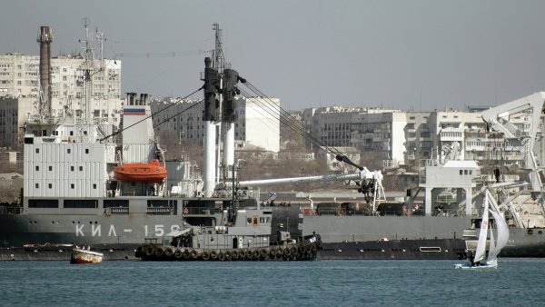 Застава Св. Андрије Руске ратне морнарице подигнута на јединој украјинској подморници