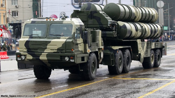 Руски С-400 систем против-ваздушне одбране на путу за Украјину (ВИДЕО)