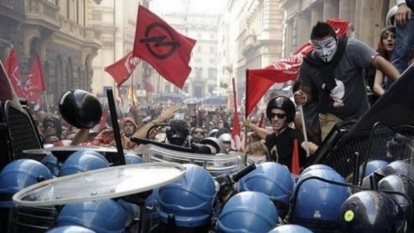 Хаос на улицама Рима и Париза (ФОТО)