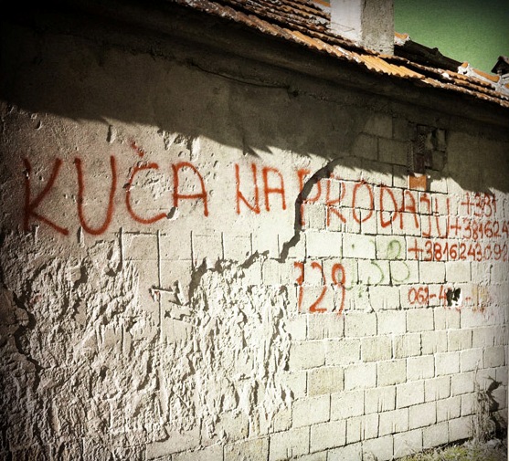 Убрзана продаја српских кућа у Ораховцу угрожава опстанак