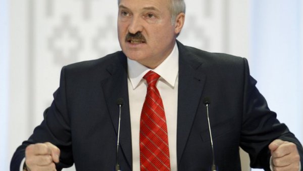 Лукашенко: Све западне брбљивце треба ишутирати напоље