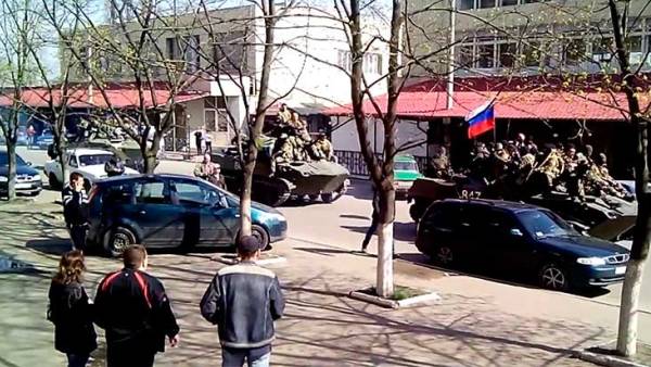 Посаде оклопних транспортера у Краматорску прелазе на страну народне милиције (ВИДЕО)