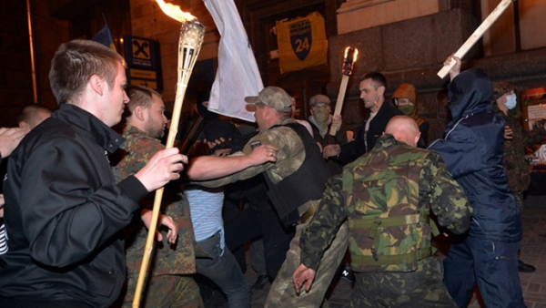 Жестоки сукоби на кијевском Мајдану (ВИДЕО+ФОТО)