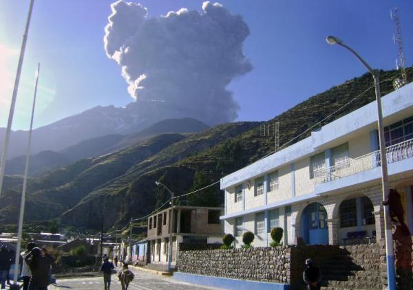 Грмљавина вулкана у Перуу и евакуација мештана
