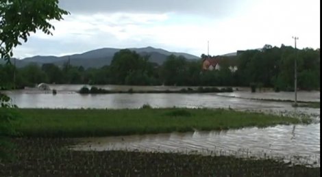 Нова драма у Босни: За 15 минута вода прекрила два насеља (ВИДЕО)