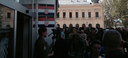 Вуковар: Хрватским заставама прекрили двојезичне плоче