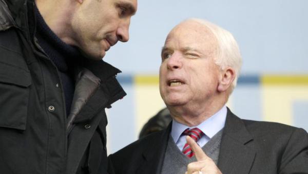 Мекејн жели да САД издвоје 100 милиона долара за војну помоћ Украјини