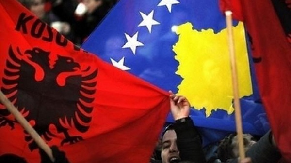 Америчке, албанске и косовске заставе могу, а руске не могу!