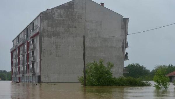 Припадници МУП-а са КиМ се одазвали апелу Србије и спашавају у поплавама, а Србија им уручила отказе!