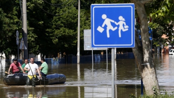 Руски спасиоци спасили око 3.000 људи у поплавама које су задесиле Србију
