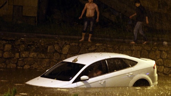 У Скопљу поплаве налик онима у Србији! (ВИДЕО+ФОТО)