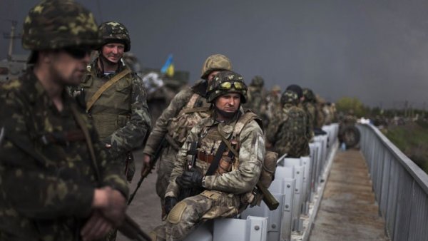 Украјинска војска бомбардује аеродром у Доњецку (ВИДЕО)
