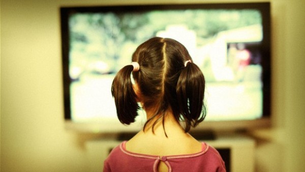 Да ли телевизијски програм у позадини штети развоју језика вашег детета?