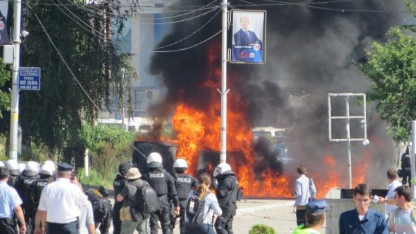 Протест шиптара из јужне Митровице под називом „Или ви, или ми“ и пароле „уби Србина“ и „УЧК“ (ФОТО)
