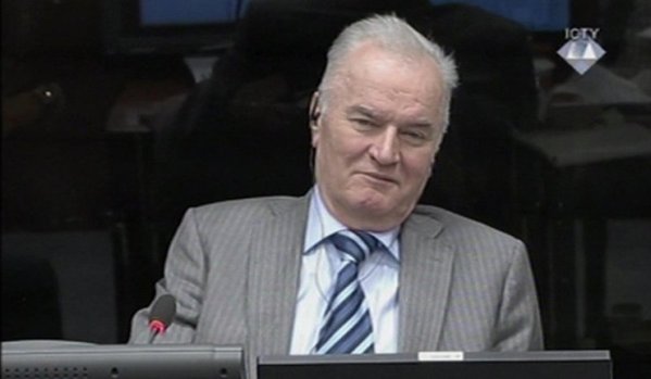 Против команданта Ратка Младића поред тужиоца устале и судије