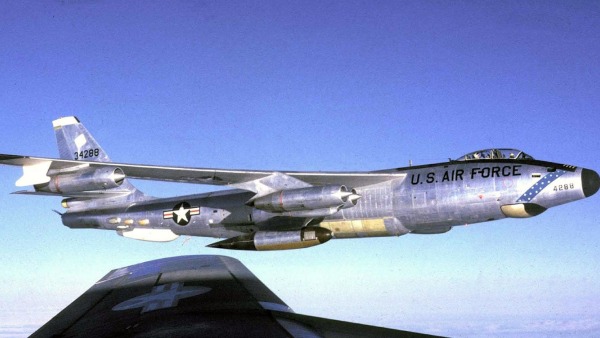 Aмерички шпиjунски авион једва побегао од руских ловаца