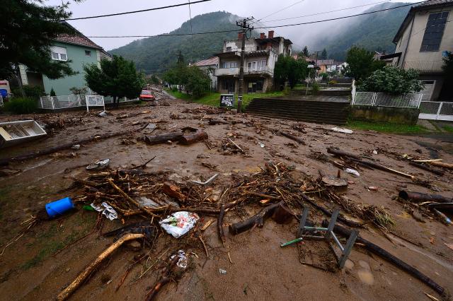 Ванредно стање: Нове поплаве, има несталих (Фото)