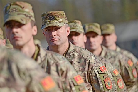 Црногорски војници вјежбају по мјери НАТО-а, спремају се за јуриш на Русију