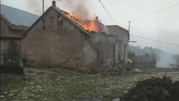 Запаљена кућа српских повратника у Kлини