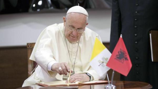 Албански дрон у Београду уплашио папино обезбеђење