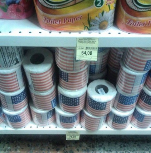 Америчка застава на руској позадини: Погледајте какав тоалет папир се продаје у Москви
