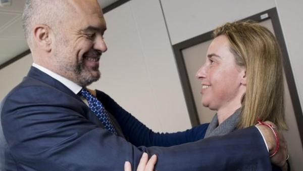 Федерика Могерини похвалила Едија Раму као „конструктивног партнера у региону“