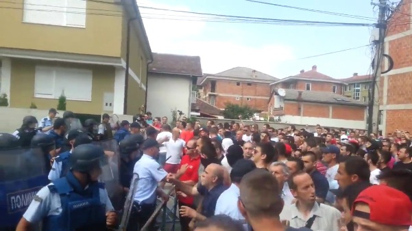 Сукоби шиптара са полицијом у Македонији: Шиптари узвикивали „Адем Јашари“! (ВИДЕО)