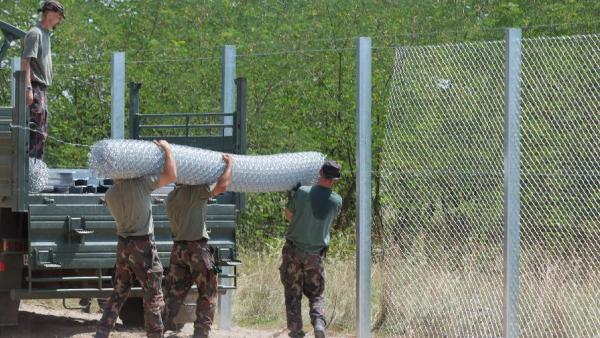 Мађарски војници почели изградњу ограде на граници са Србијом