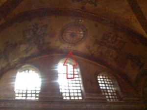 Крстови који се појављују кроз малтер у цркви свете Софије у Цариграду