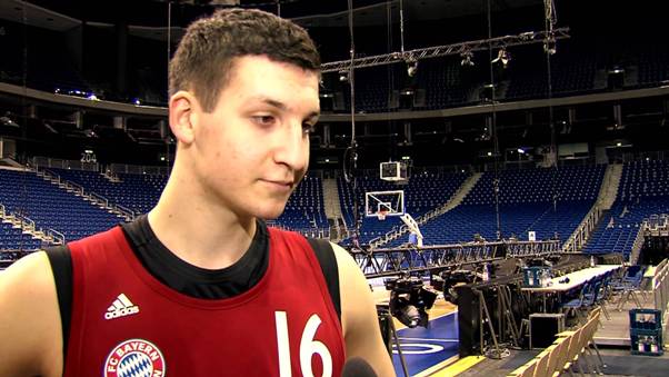 Немачки кошаркаш одбио да се потпише на дрес дечаку кад је сазнао да је из Србије (ВИДЕО)