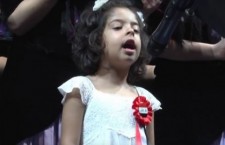 ОСВОЈИЛА СРЦА – Погледајте како кћи ирачког амбасадора пева „Боже правде“ ВИДЕО