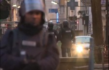 Париз: Рације, експлозије, има мртвих и повређених