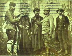 Кључ лавре Високих Дечана прима Војвода Коста Пећанац од аустријског чиновника 29. септембра 1918.године