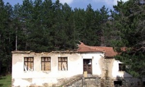 Срушена школа у селу Јунаке