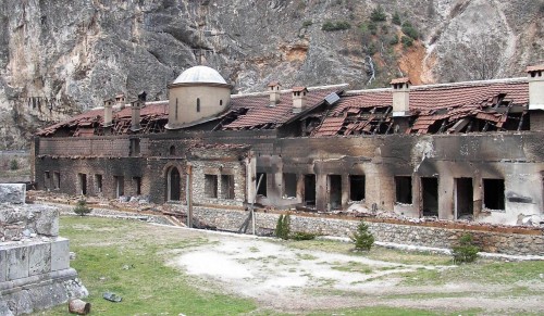 Манастир Свети Архангели код Призрена су страдали 17. марта 2004.г. - 1 [800x600]