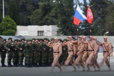 Ruska vojska u Siriji baza Hmejmim parada na Dan pobede