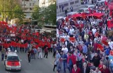 Диригенти обојене револуције додају гас: У центру Скопља интонирана химна Албаније
