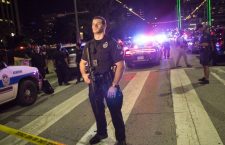 Далас: Снајпери на протесту, убијена четири полицајца (видео)