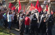 Протести и нереди у Mушутишту; Срби спречени да посете цркву