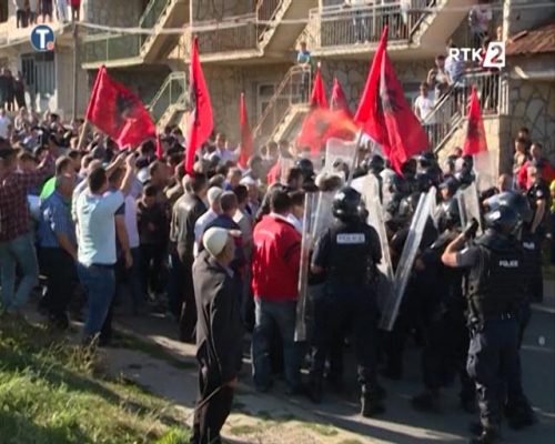 Протест Шиптара у Мушутишту