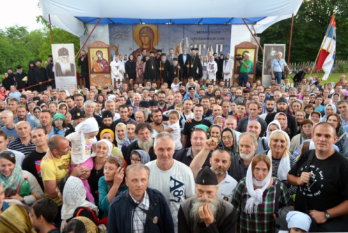 Το συνοδικό Μήνυμα της προσευχόμενης, εκκλησιαστικής και λαϊκής Συνόδου της Επαρχίας Ράσκας-Πριζρένης και Κοσσόβου-Μετοχίας στην εξορία (ο Επίσκοπος Αρτέμιος), η οποία πραγματοποιήθηκε στη μονή του Αγίου Νικολάου στη Λοζνίτσα κοντά στο Τσατσάκ στις 5 Ιουνίου το 2016 – Η απόρριψη “της Αγίας και Μεγάλης Συνόδου“ της Κρήτης